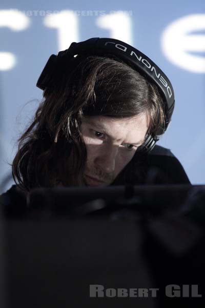 APHEX TWIN - 2011-10-28 - PARIS - Espace Charlie Parker - Grande Halle - 